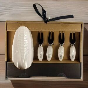 Rae Dunn Set of 2 Corn on the Cob‎ Trays & 4 Corn Holders